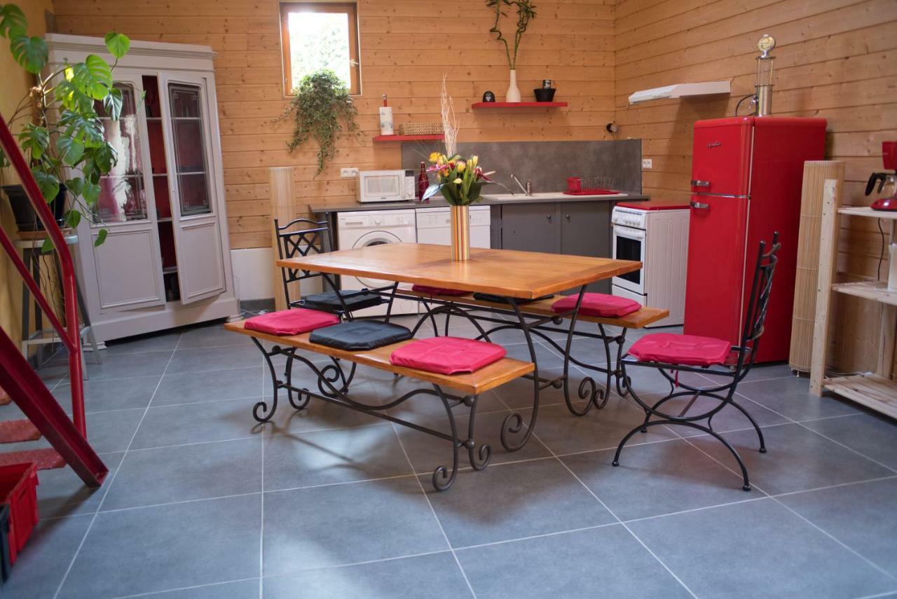 Villa Le Fil Rouge Saint-Pierre-d'Aurillac Esterno foto